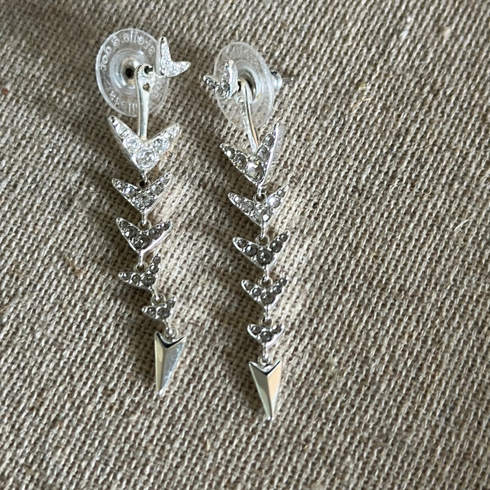 Stella & Dot  Arrow Drop earrings